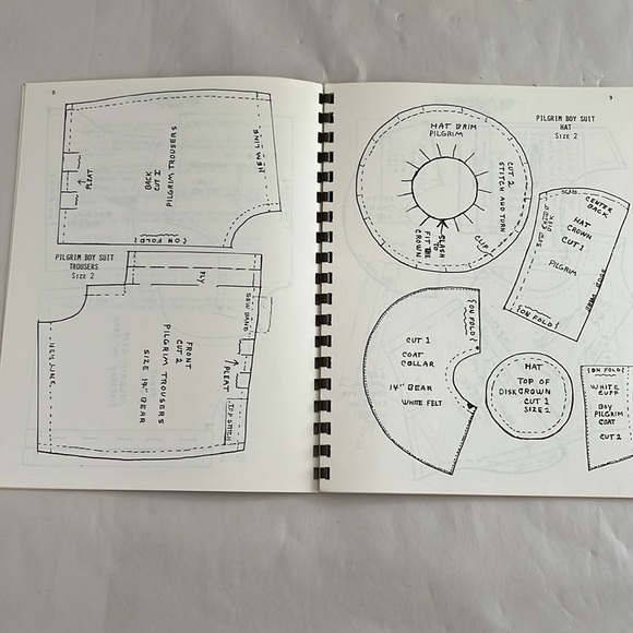 New That Special Touch, Costumes for Bears 1985 Lois Frederick Pattern BOOK - Picture 6 of 14